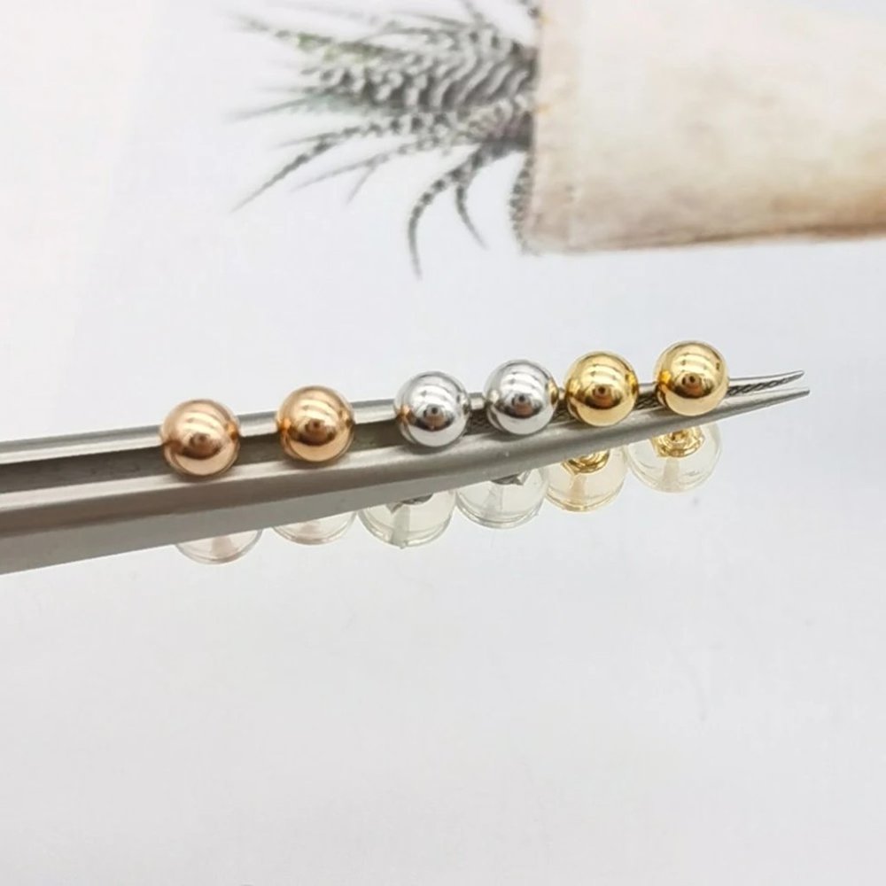 🌟HP🌟5mm SOLID 18K GOLD ROUND EARRINGS - Picture 2 of 8